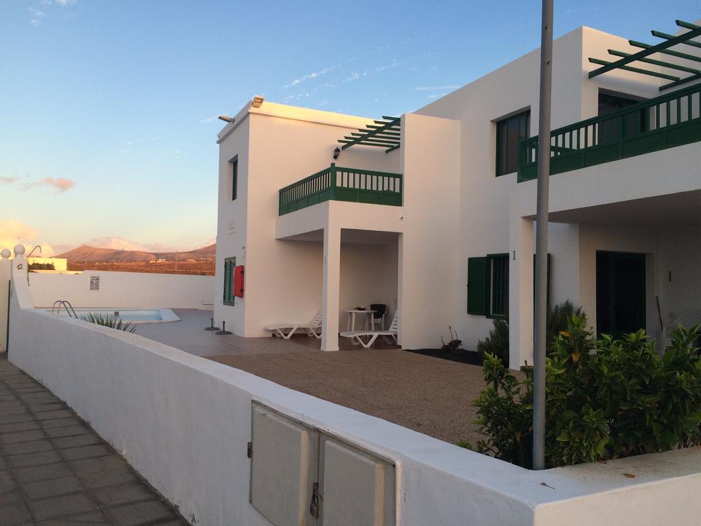Alhambra Apartamentos تياس الغرفة الصورة